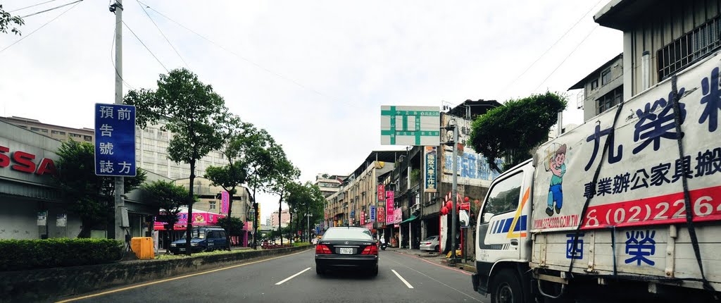 New Taipei, Banqiao District, New Taipei City, Taiwan by jcchung168