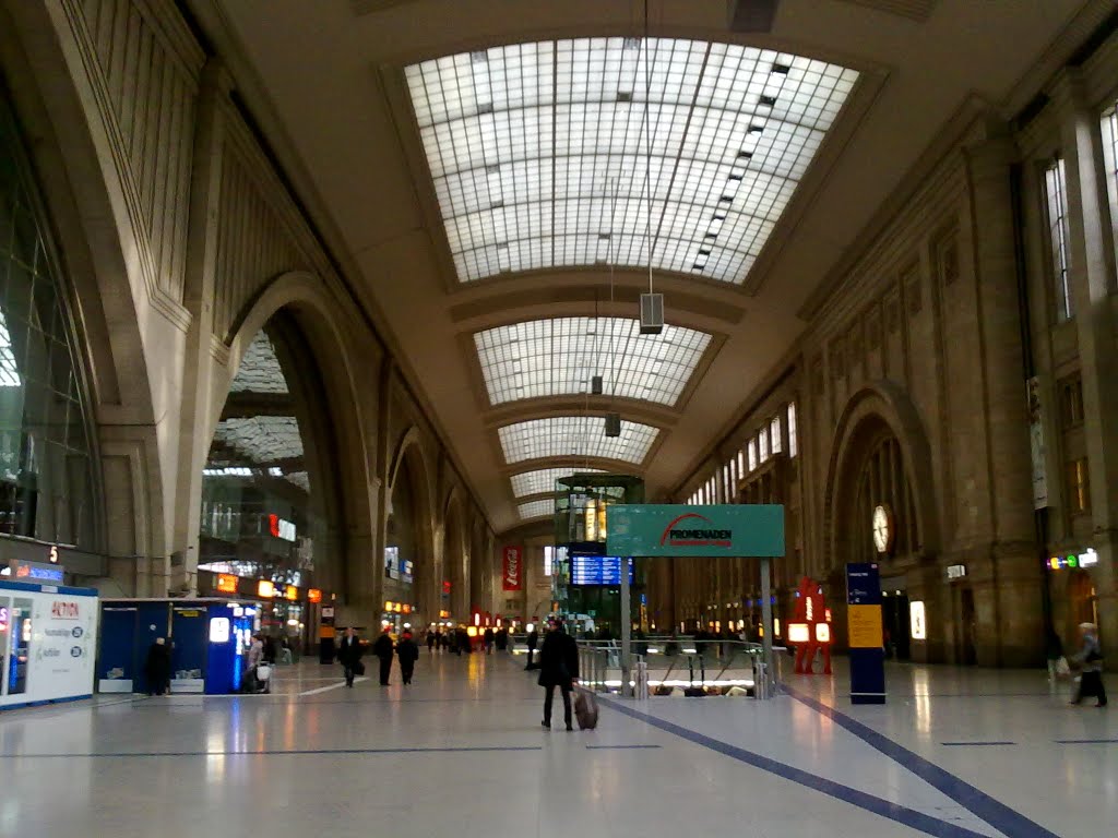 Leipzig Hauptbahnhof by Esa Sorjonen