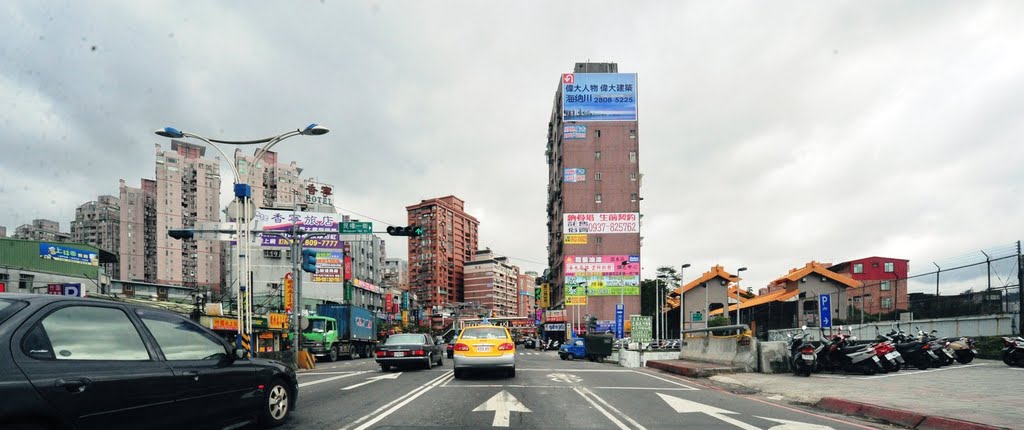 New Taipei, Banqiao District, New Taipei City, Taiwan by ImagingCity10