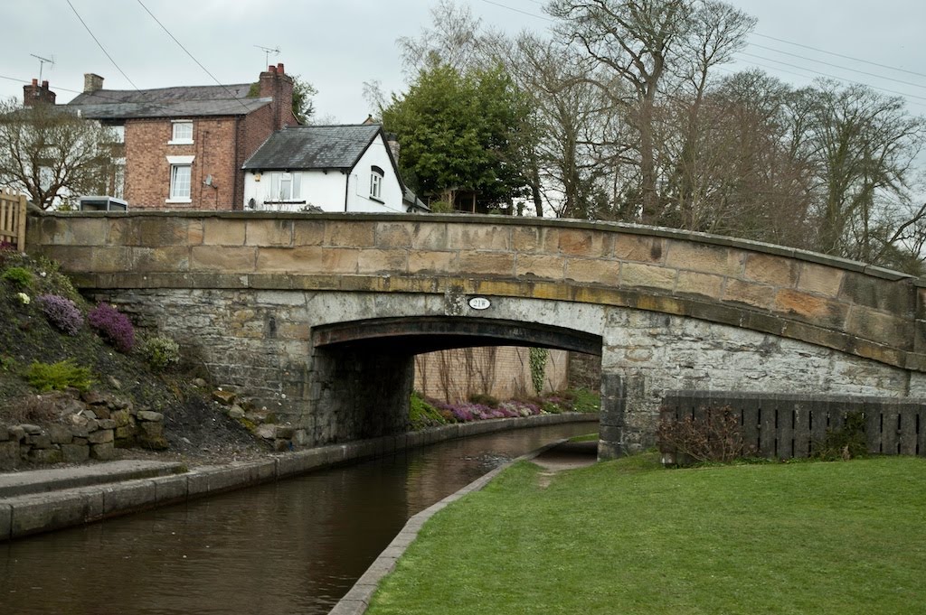 Monks Bridge 21W, Llangollen Canal by hilofoz