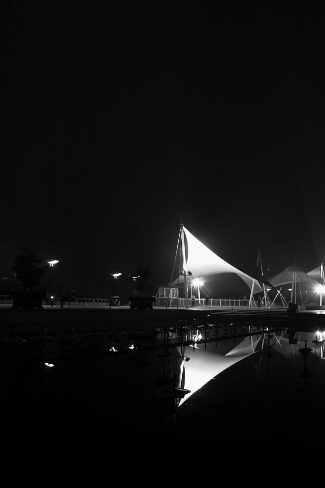 南昌秋水广场一角 - Corner of Qiushui square,Nanchang, Jiangxi, China by 吴彬