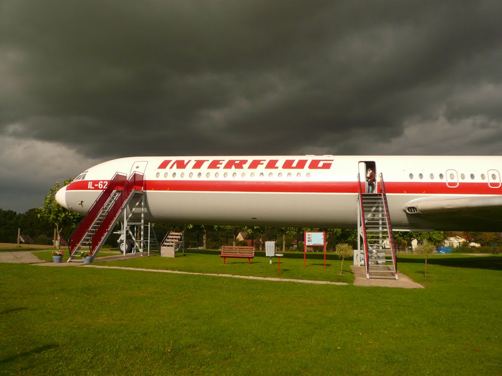 Interflug-Maschine IL-62 in Stölln by MfKroeger