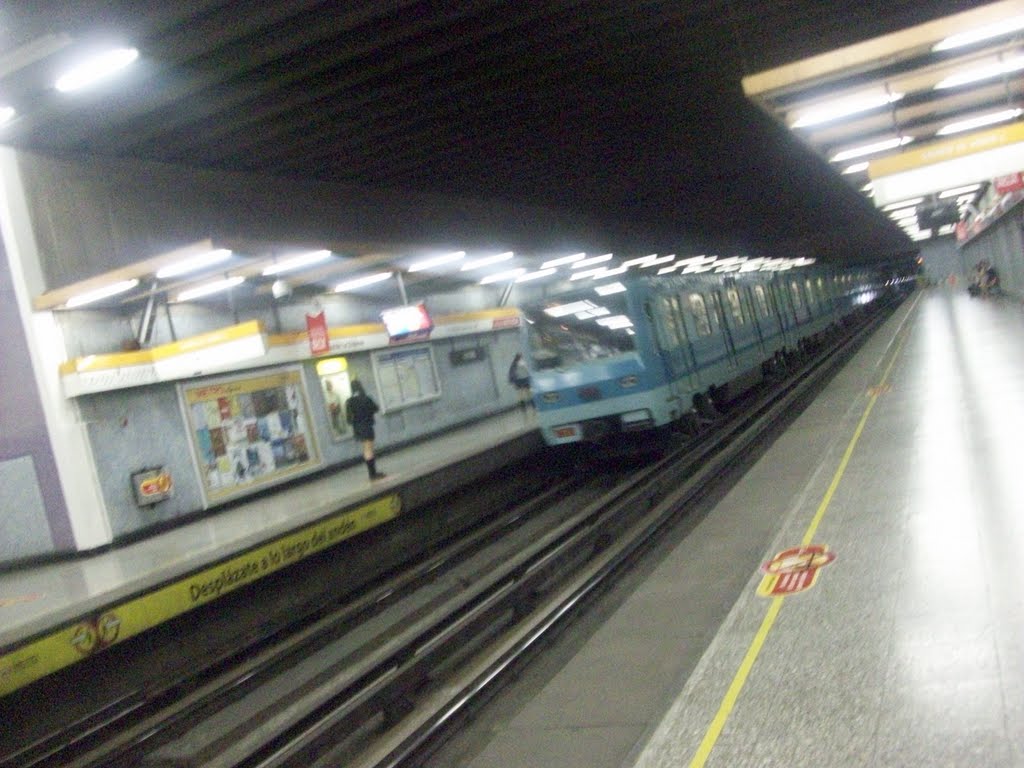 Estación Lo Vial. San Miguel Santiago (Estación ruta roja) by Ignacio Paredes