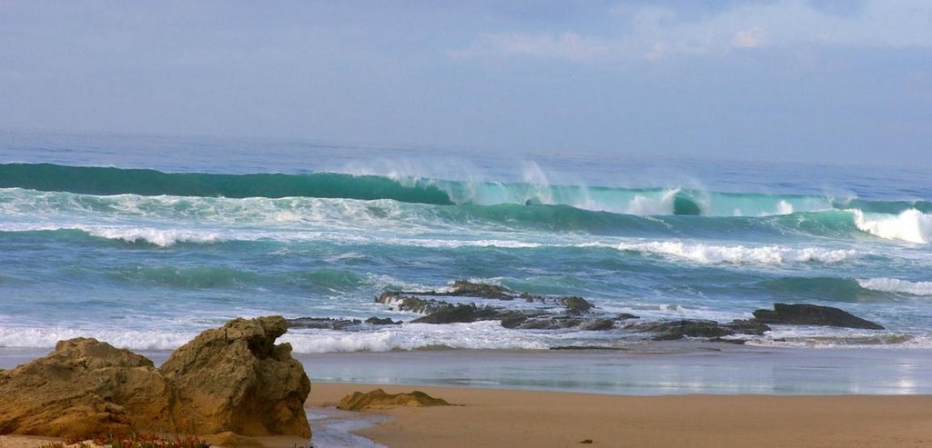 Bright colors the sea in Monte Clerigo by GCabanita