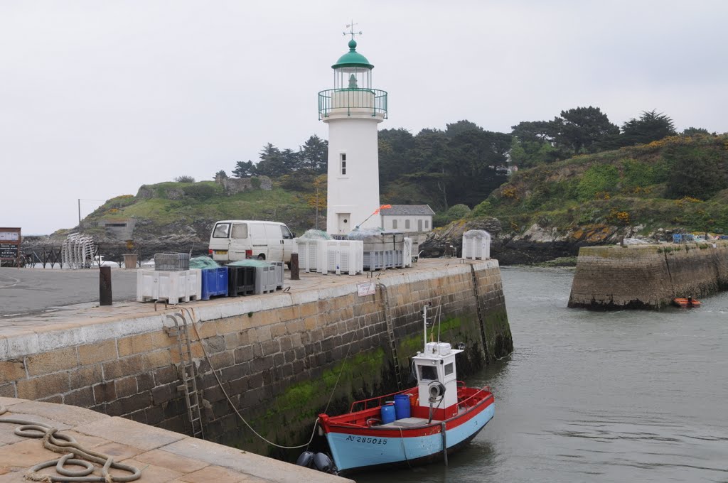 Port de sauzon by Dominique Salé