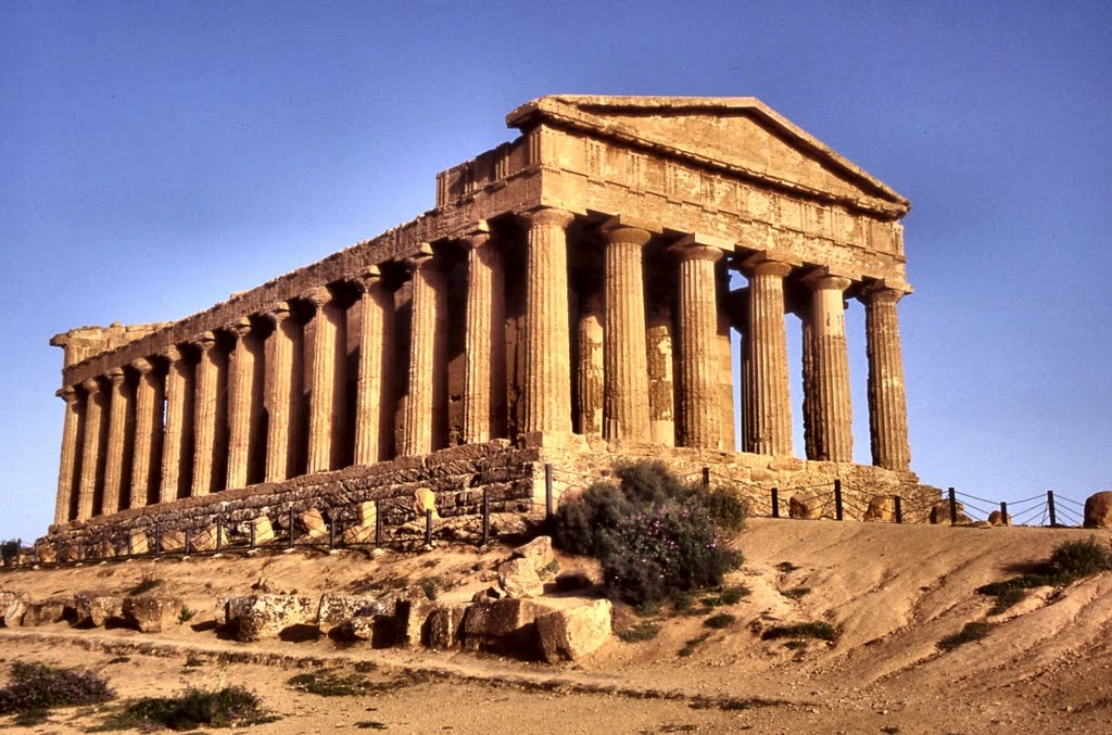 AGRIGENTO. Valle dei Tempi. Tempio della Concordia by Roberto Tomei