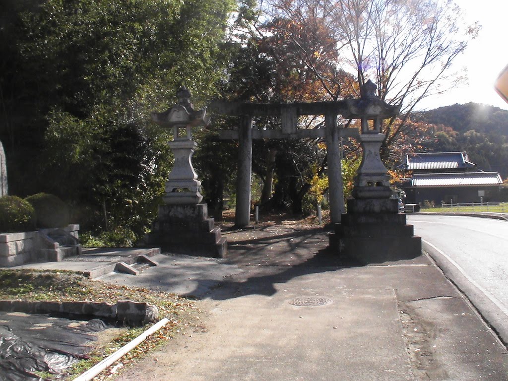 八幡神社　鳥居 by kousei