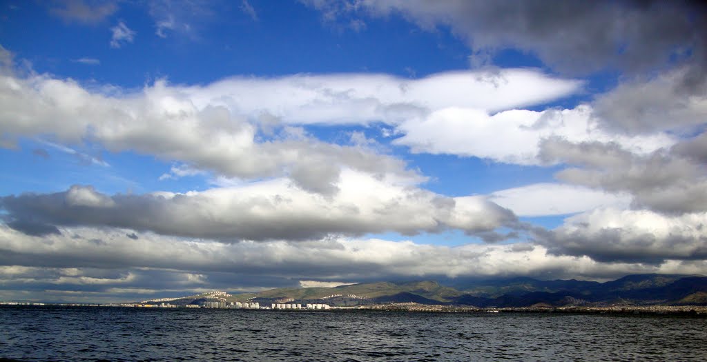 Izmir, İzmir, Turkey by Hayati Güçlü