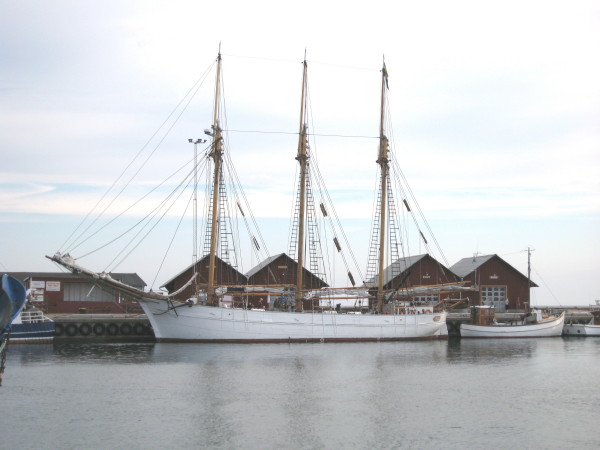 Glommen harbour. Glommens hamn. The schooner Ingo. Skonaren Ingo. by Lars Wikander