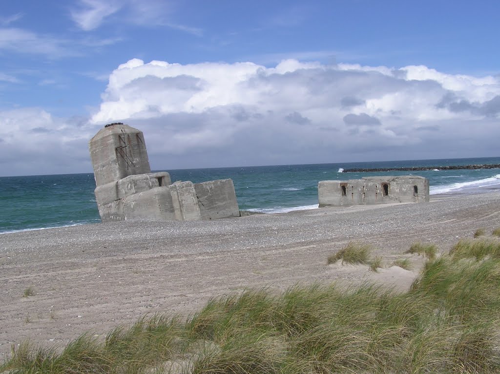 Bunkers of a naval radar station (Regelbau V 174 and 622) by jensandersen68