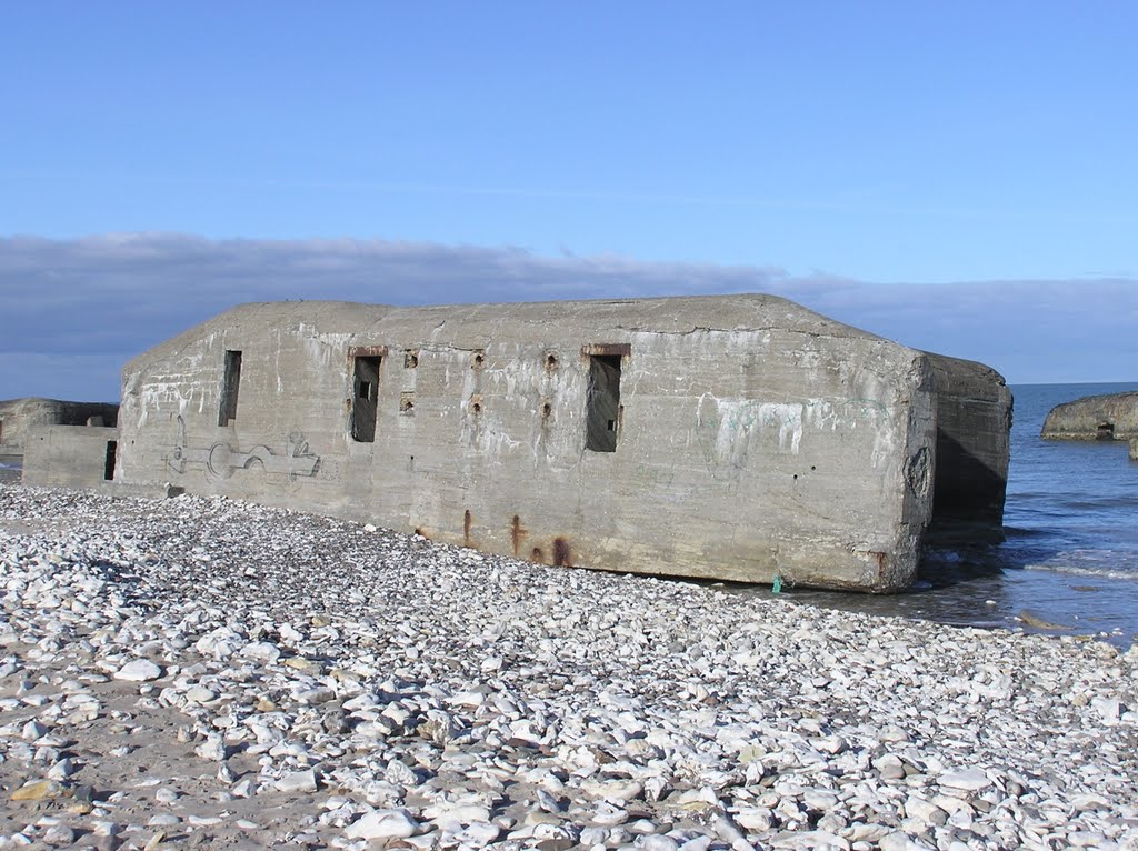 German bunker (crew, Regelbau 622) on the beach at Vigsø by jensandersen68