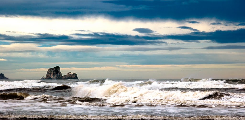 Costa Quebrada, se acerca la ciclogénesis... by Indio