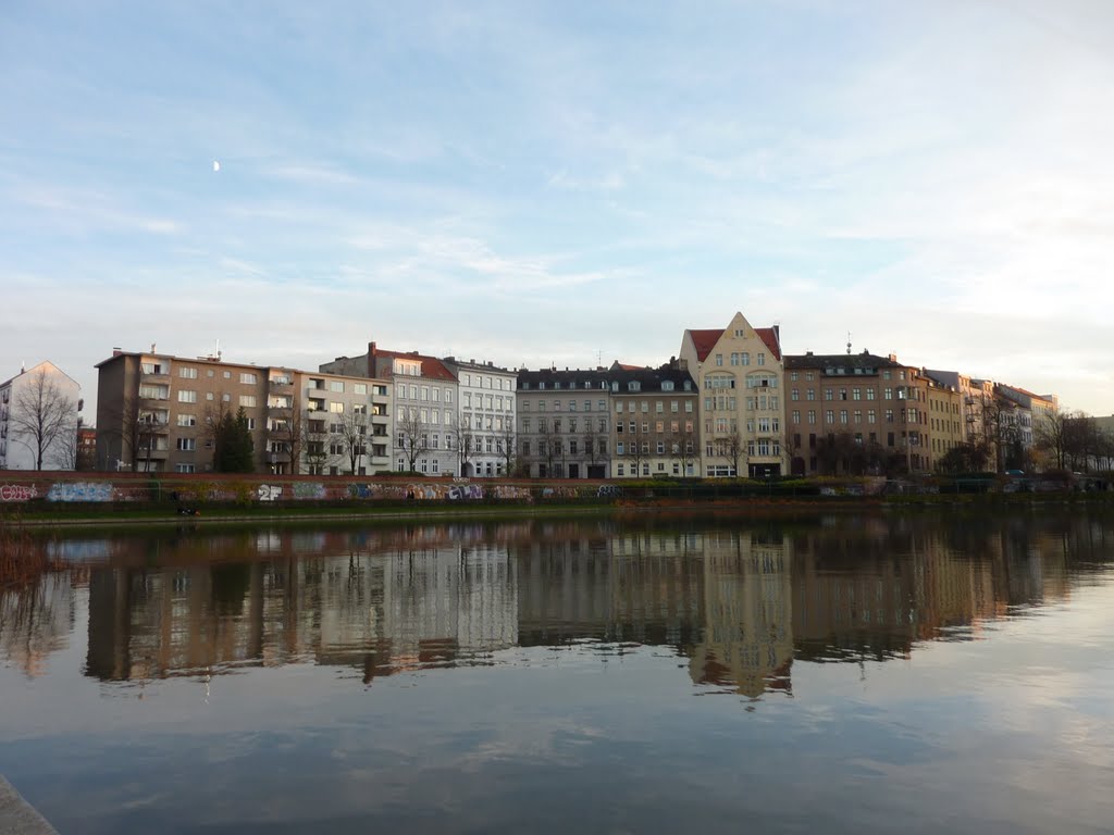 Engelbecken, die Kreuzberger Seite by Panzerknacker