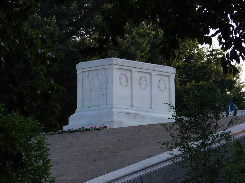 Tomb of the Unknowns at Arlington National Cemetery by GreatAmerican