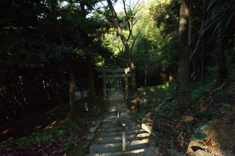 縫殿神社　Nuidono Shrine by 石津安信