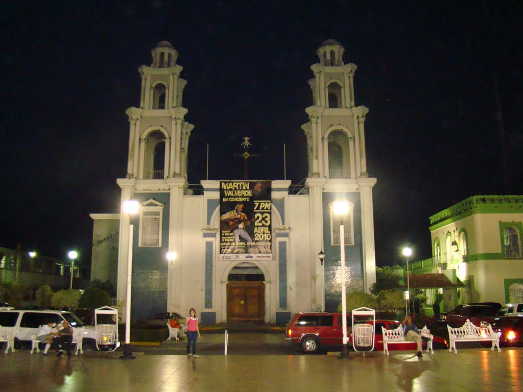 VISTA DE LA IGLESIA PARQUE CENTRAL COMALCALCO, TABASCO by nelotru