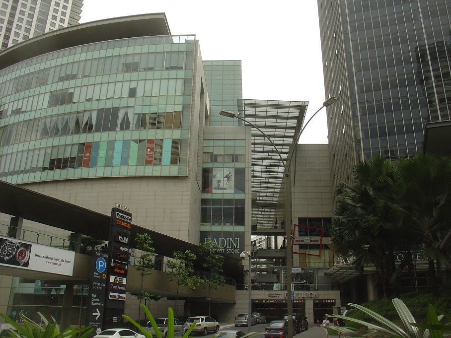 Jalan Raja Chulan - The Pavillion mall - KL by Paul HART