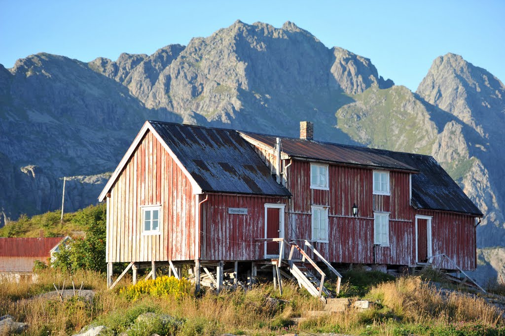 Henningsvær by bReo