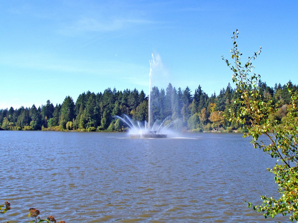 Lost Lagoon Lake, Stanley Park by Ricardo Paramo