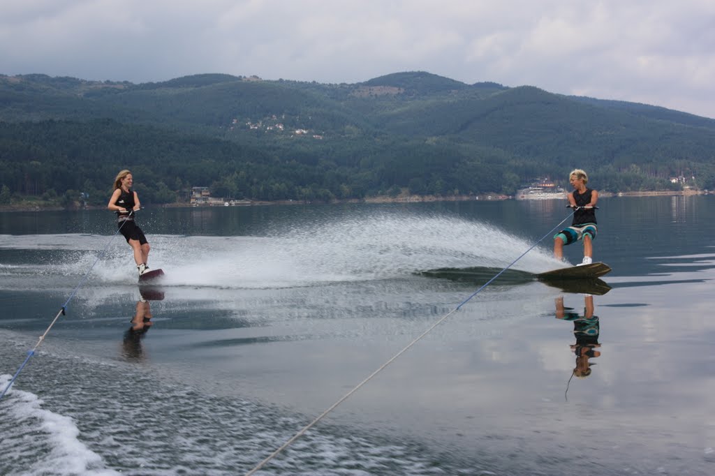 Wakeboarding fun on Lake Iskar by snow and wake