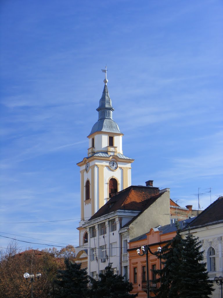 Beregszászi református templom , Magyar lobogóval . by JocH