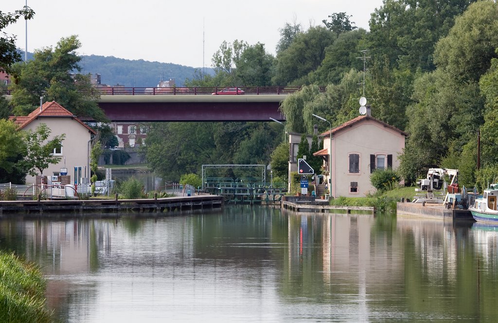 Ecluse 27, sarreguemines, Canal des Houillères de la Sarre (Canal de la Sarre) by www.binnenvaartinbeeld.com