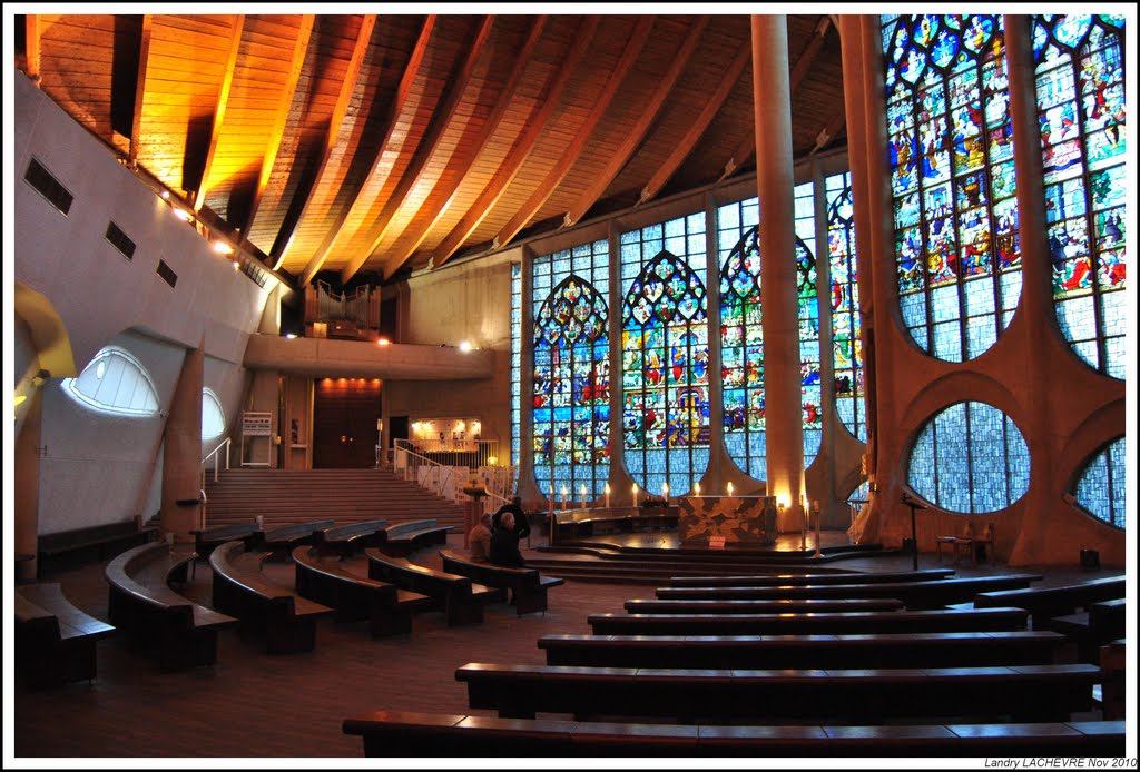 Eglise Jeanne d' Arc by Landry Lachèvre