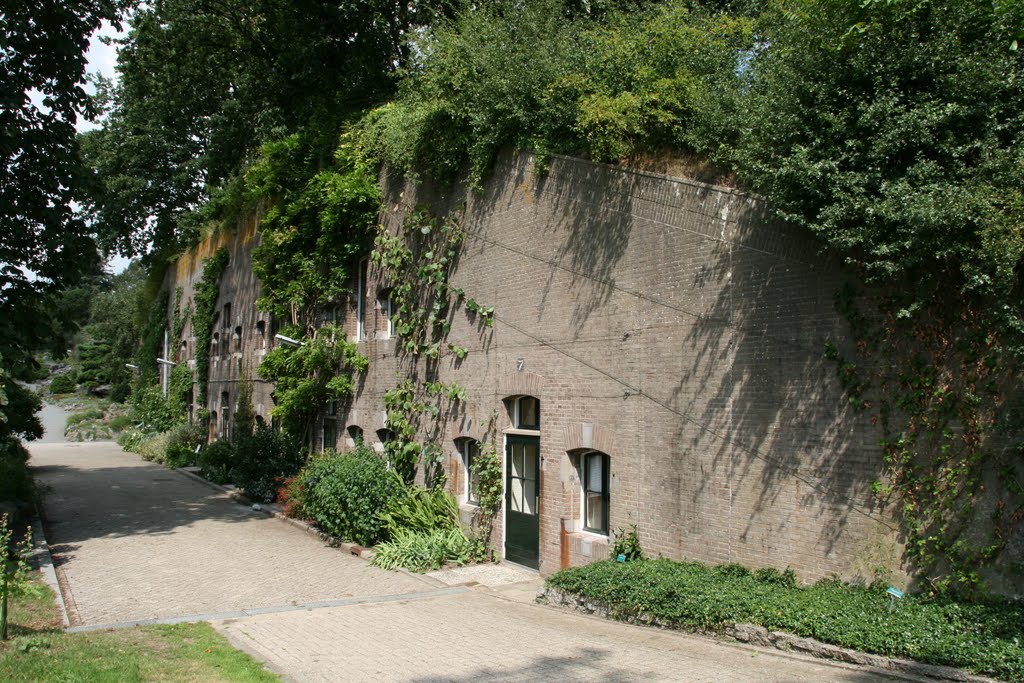 Fort Hoofddijk, Botanische Tuin, Utrecht. by Carl030nl