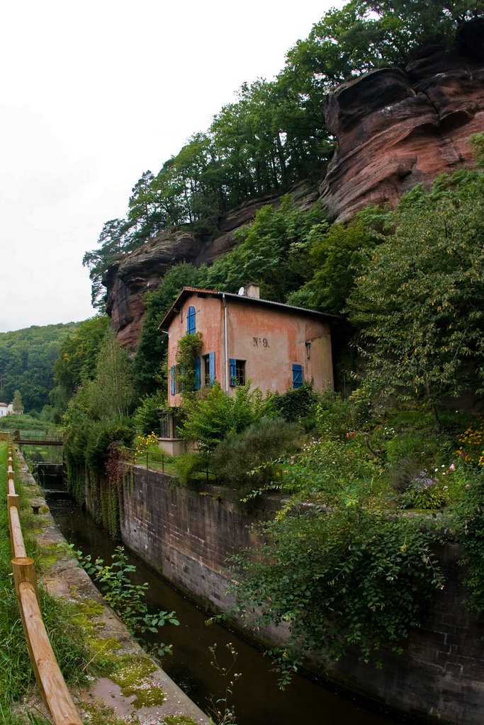 Vieux canal Ecluse 9, pret de Plan Inclinée Arzviller, Canal de la Marne au Rhin by www.binnenvaartinbeeld.com