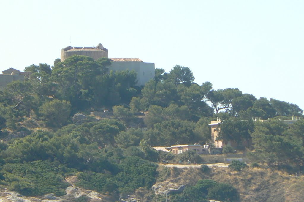 Ile de PORT-CROS...le chateau by Marcel GARÇON