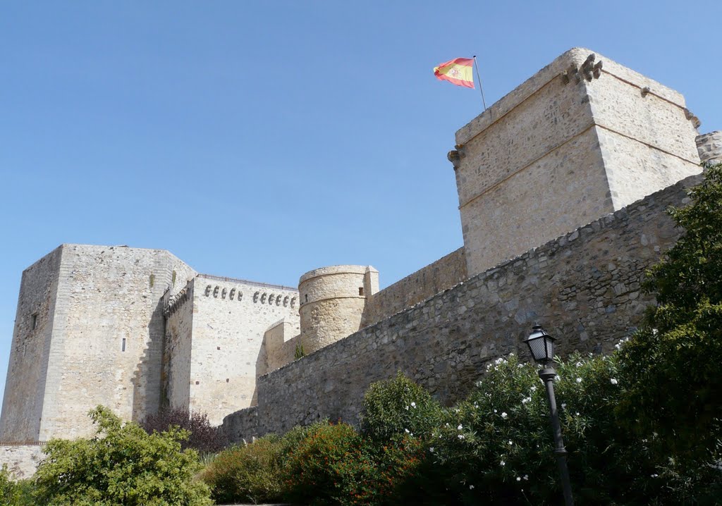 Sanlucar de barrameda : Castillo de Santiago by moodindigo