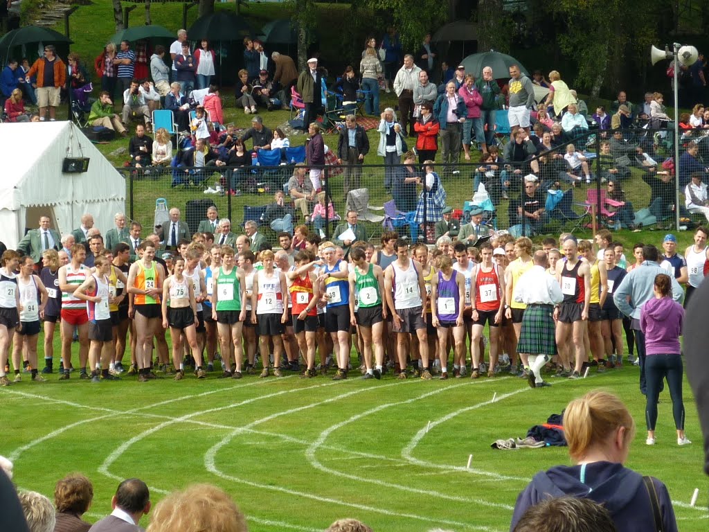 Runners getting ready for the uphill race at Braemar Games 2010 by gordie21