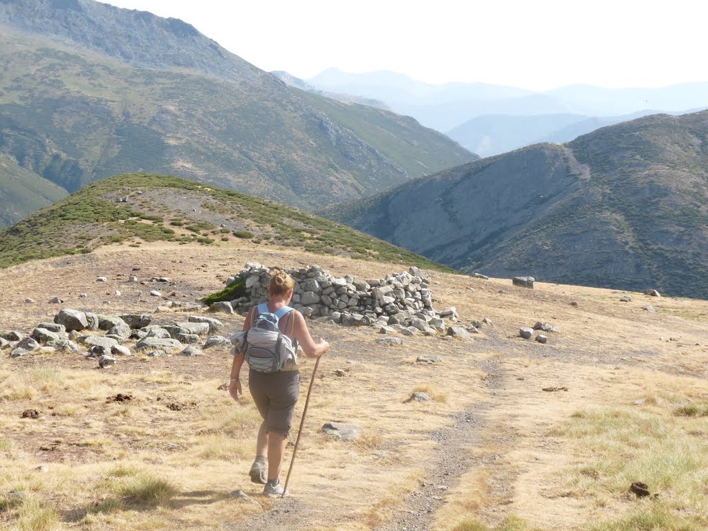 Peña Prieta 2.538 mts. Bajando por el valle de Cardaño. by jetxea