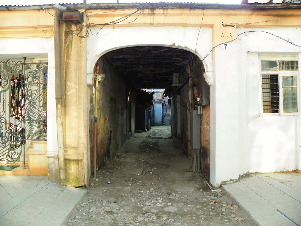 Entrance to the yard in old Batumi by Pogromca Gašnič