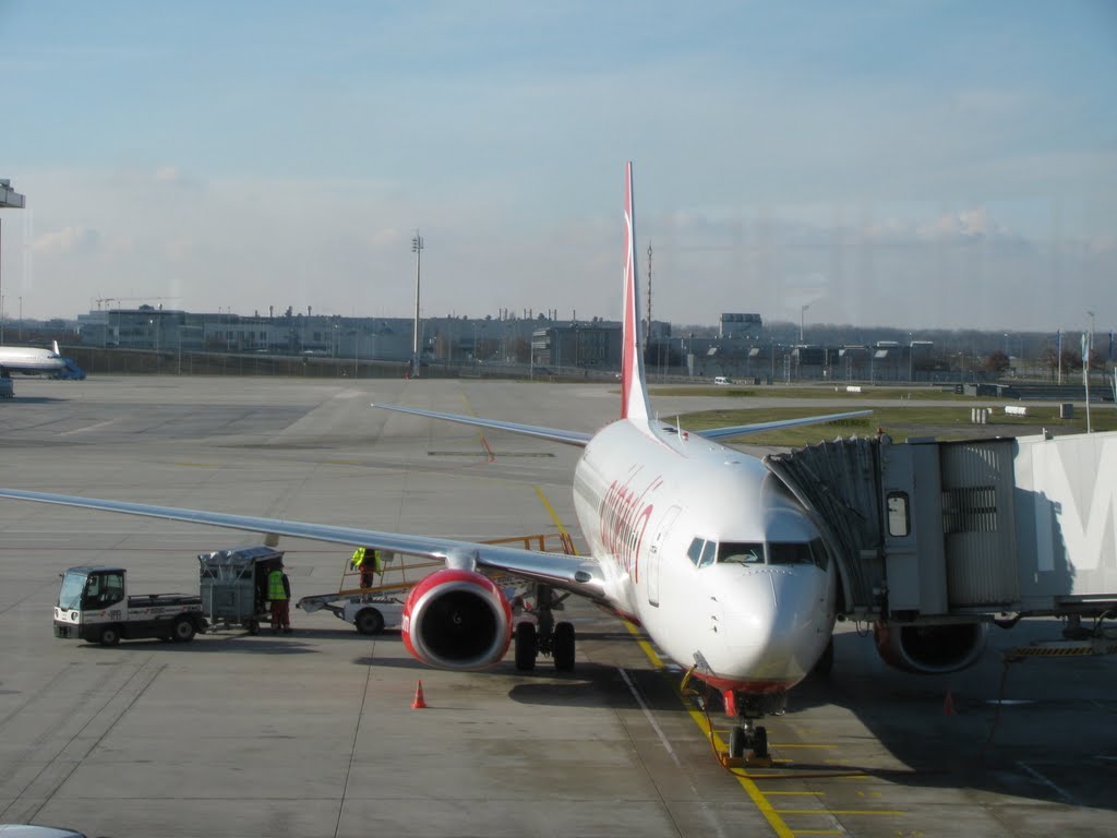 Air Berlin B737-800, Terminal 1A by Marco Kohl