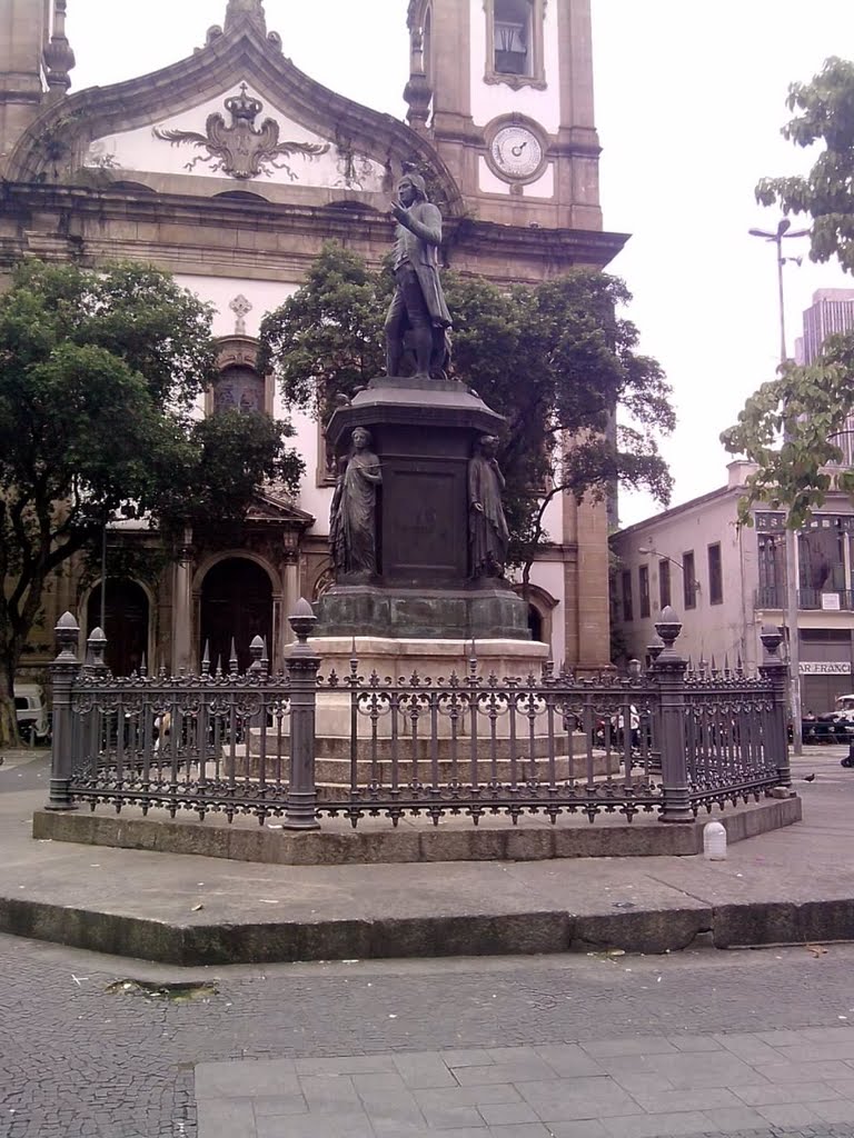 Praça no centro da cidade do Rio de Janeiro by Elton Souza