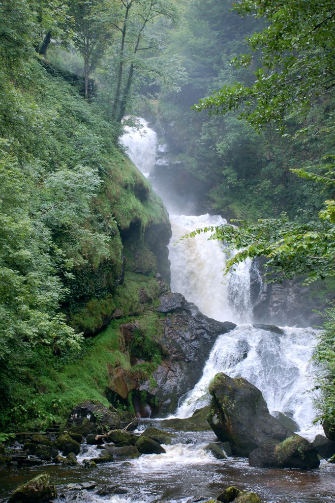 Gimel-les-Cascades, Limousin, France by DSBartolini