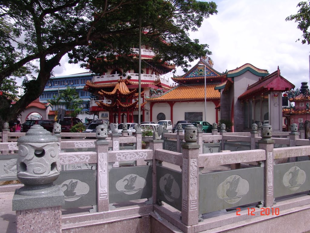 Temple yong ann river side garden by ericluk