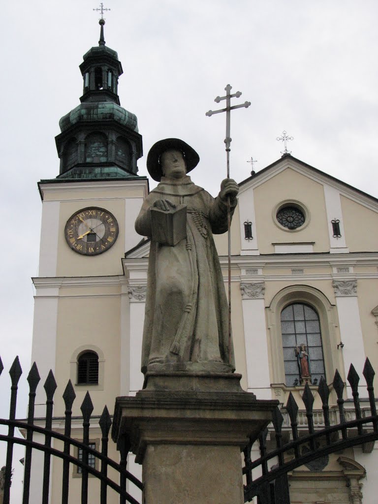 Kalwaria Zebrzydowska, Franciscan Monastery ― One of the statues of saints before a minor basilica by Abraham ofm