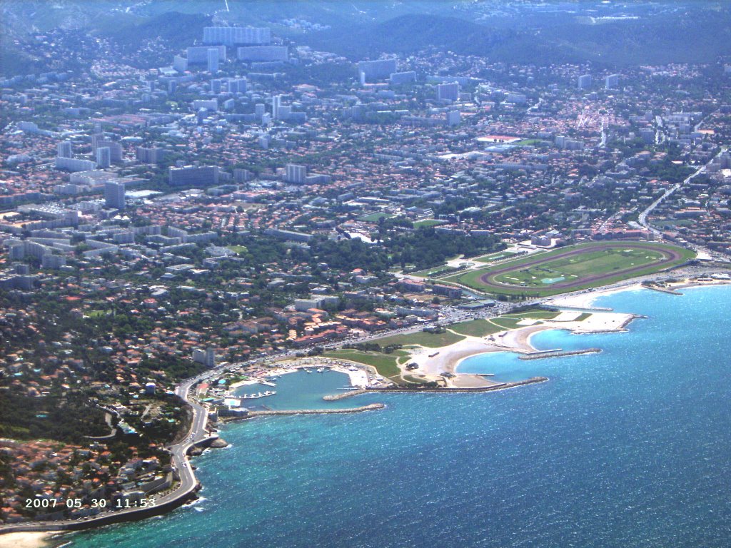 Sous les ailes, la plage du Prado à Marseille by Jackie BG