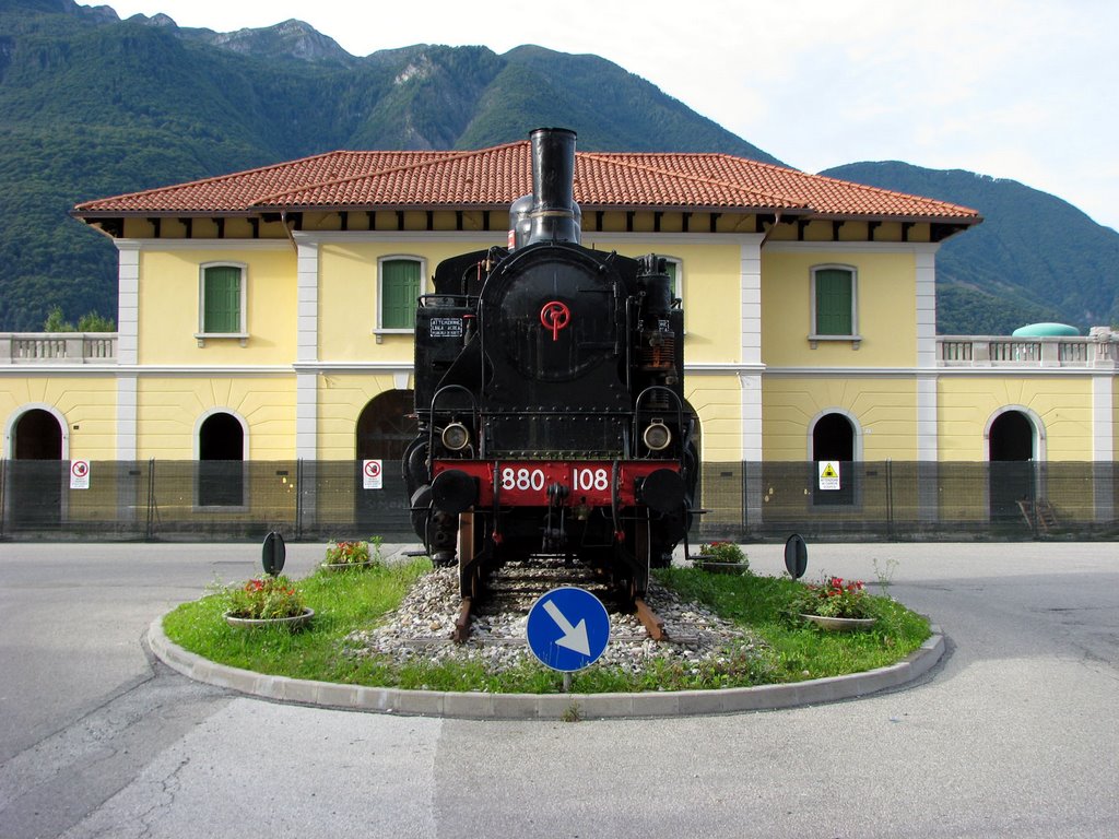 Stary Dworzec Villa Santina, Old Raiwai-Station by Marek Świazdek