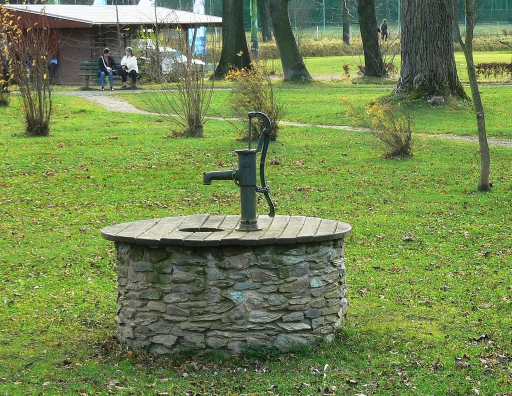 Chemnitz OT Klaffenbach - Der Brunnen im Schlosspark by Thomas Eichler