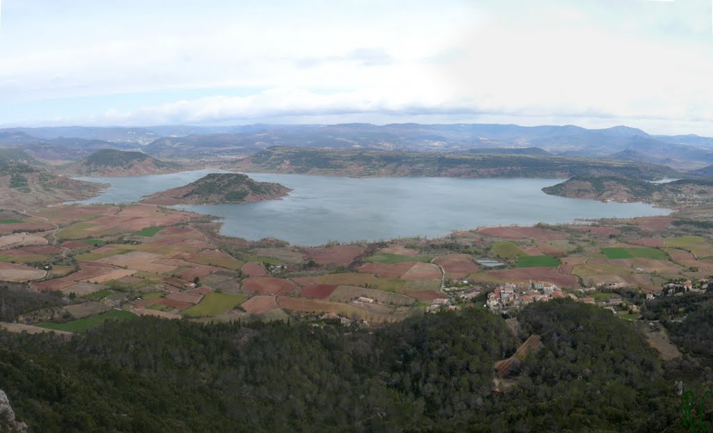 Lac du Salagou by Roland Courtin