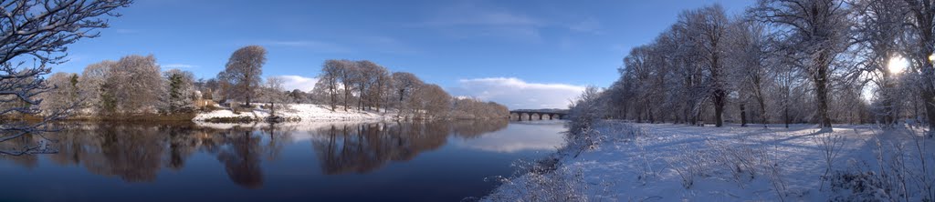 River Tyne, Tyne Bridge and winter snow by 2catkins