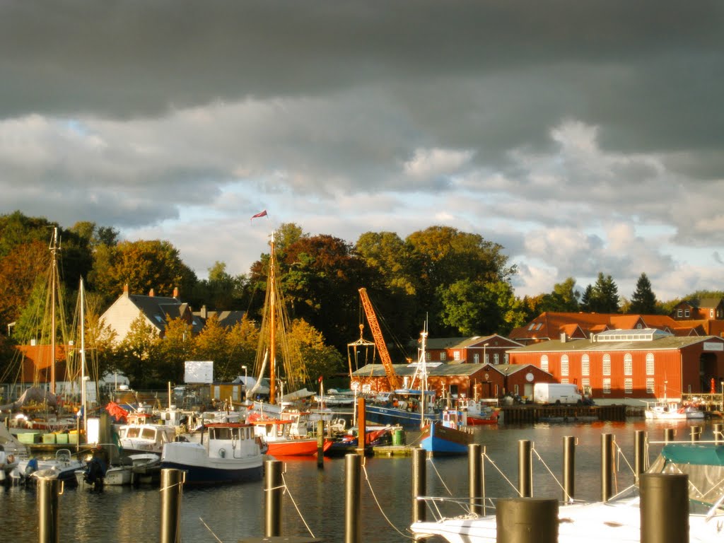 Hafen in Eckernförde by michahamburg