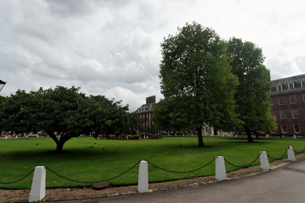 London - Franklin's Row - View SSE on Royal Hospital Chelsea 1692 by Sir Christopher Wren by txllxt