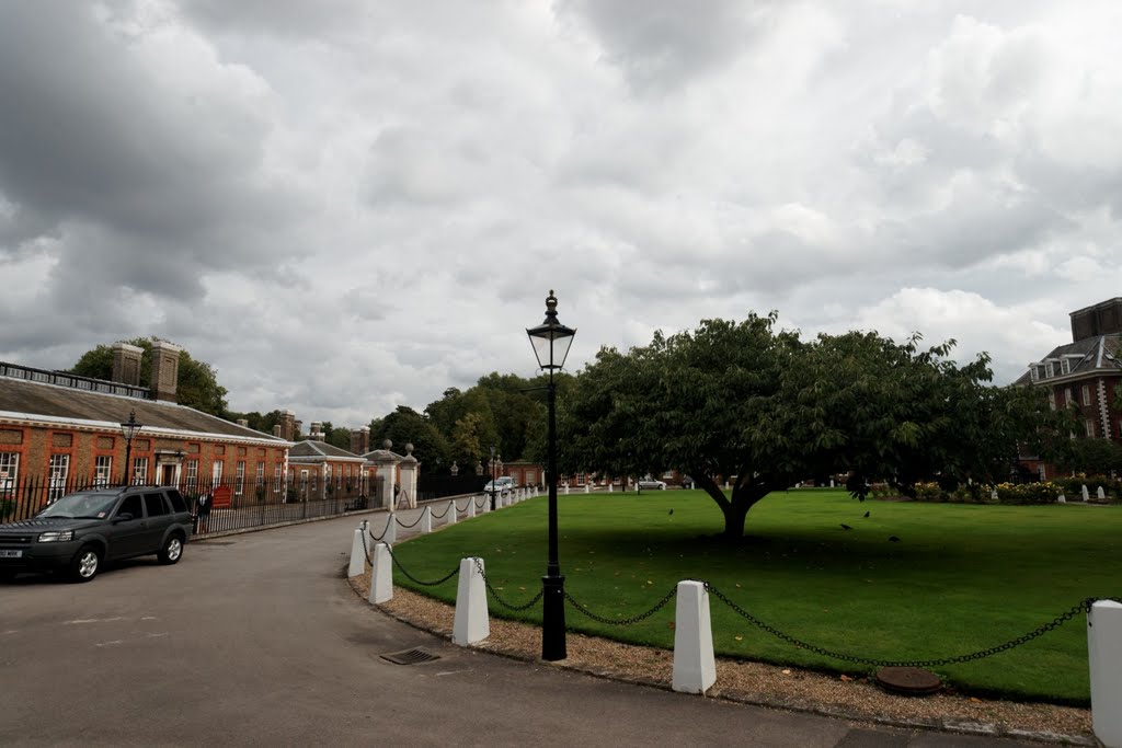 London - Franklin's Row - View ESE on Royal Hospital Chelsea 1692 by Sir Christopher Wren by txllxt