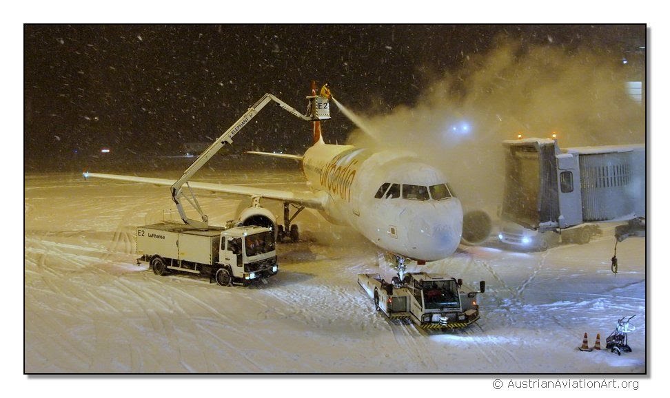 Deicing @ NUE / EDDN by AustrianAviationArt