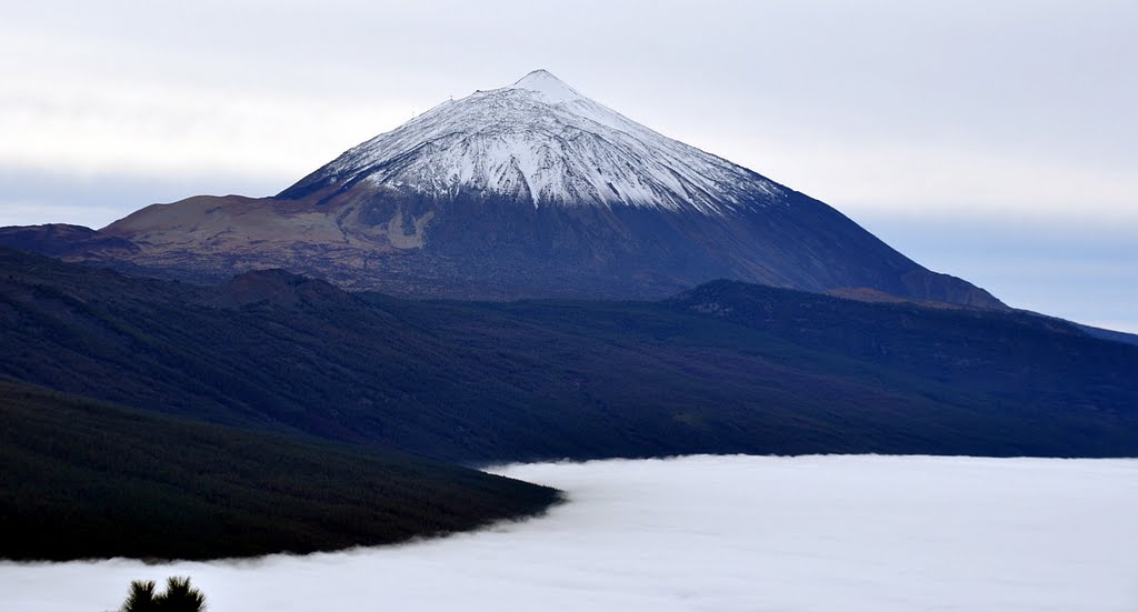 Teide, primera nieve 2010 by juanignaciomoreno