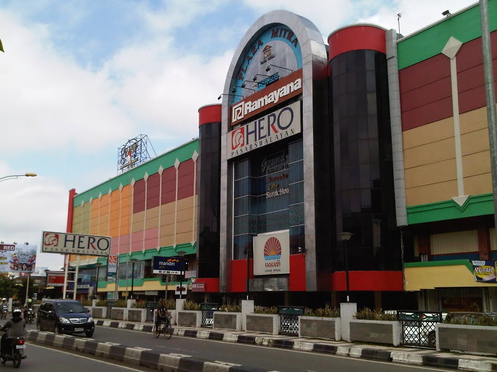 Hero dan Ramayana, Jalan Antasari, Banjarmasin, Kalimantan Selatan by Nur Cholis